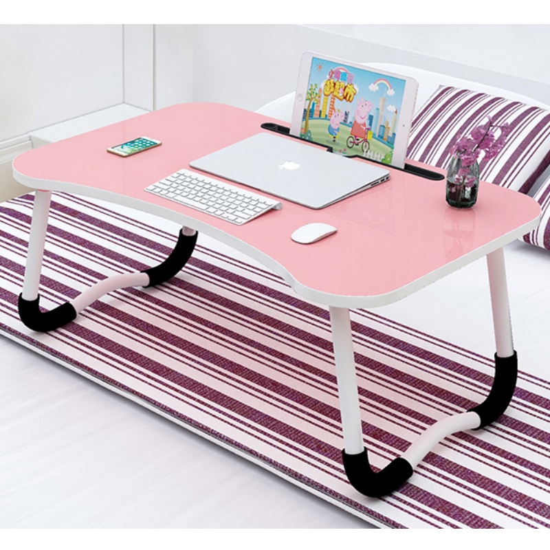 Mesa dobrável de computador na cama
